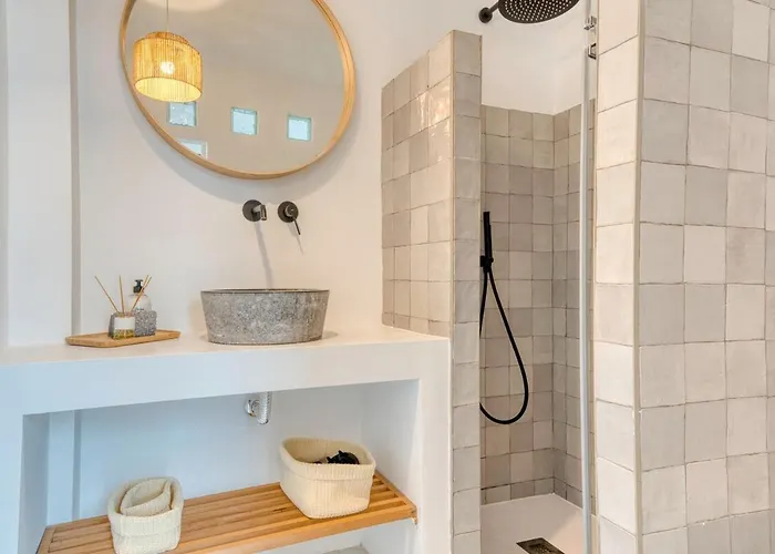 Chic Andalusian Retreat 에스테포나