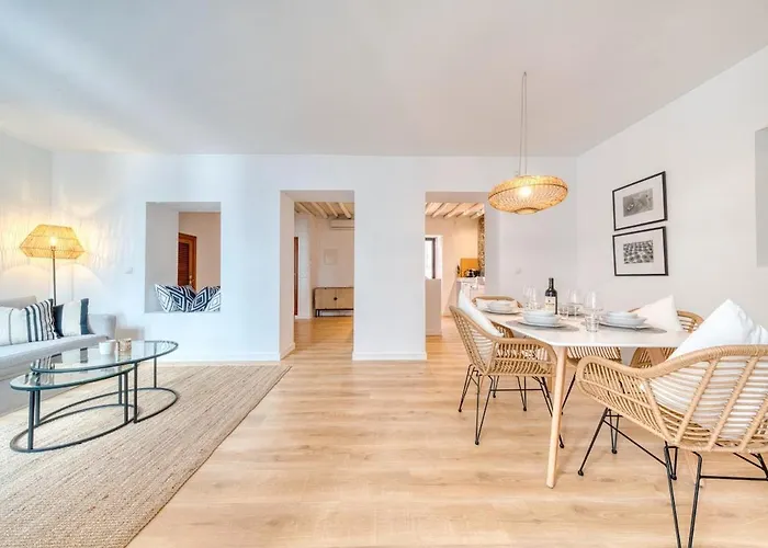 Chic Andalusian Retreat 에스테포나